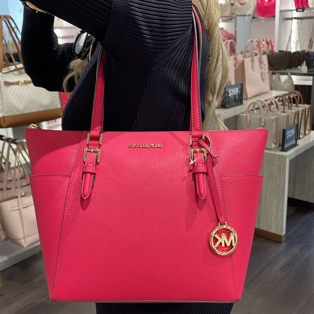 MICHAEL KORS
Charlotte Large Saffiano Leather Top-Zip Tote Bag
Electric Pink
NWT - Picture 15 of 16